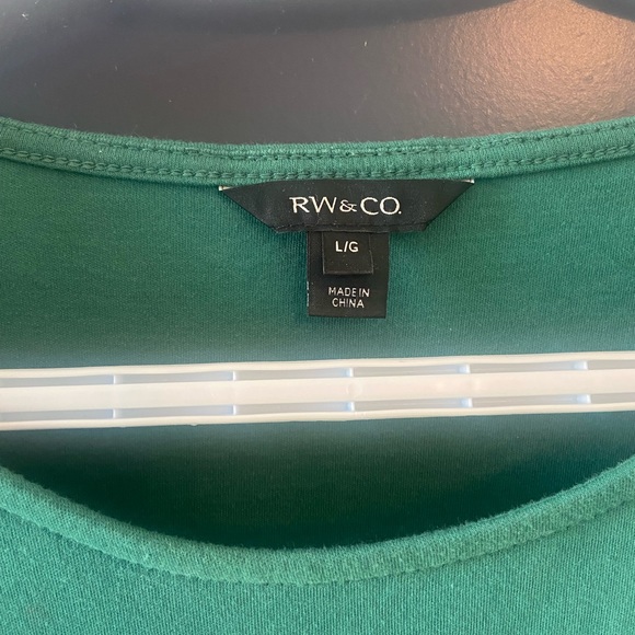 RW and Co slight crop with bubble sleeves. - Picture 2 of 2